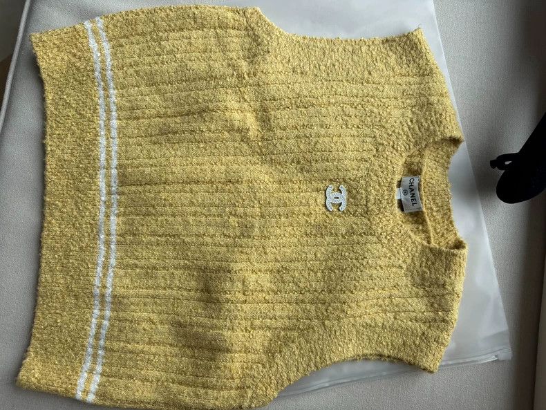 Chanel Chanel Yellow Knit Crop Top with Tags Size M / US 6-8 / IT 42-44 - 4 Thumbnail