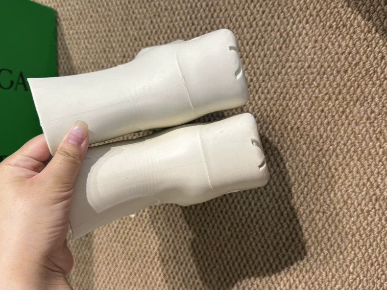 Bottega Veneta Bottega Veneta White Rain Boots Size 37 Size US 6 / IT 36 - 5 Thumbnail