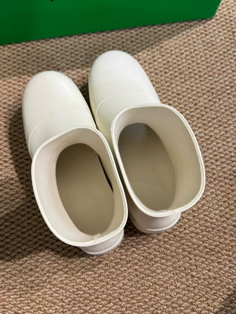 Bottega Veneta Bottega Veneta White Rain Boots Size 37 Size US 6 / IT 36 - 7 Thumbnail