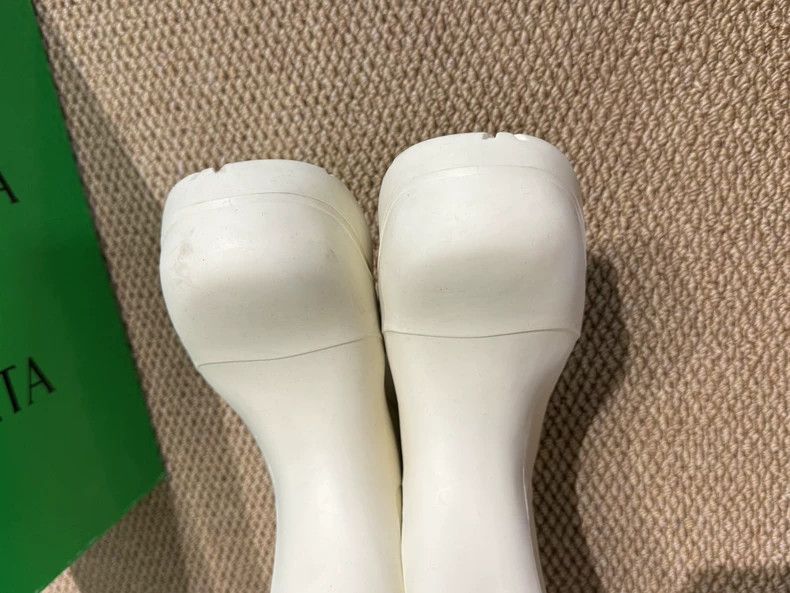 Bottega Veneta Bottega Veneta White Rain Boots Size 37 Size US 6 / IT 36 - 6 Thumbnail