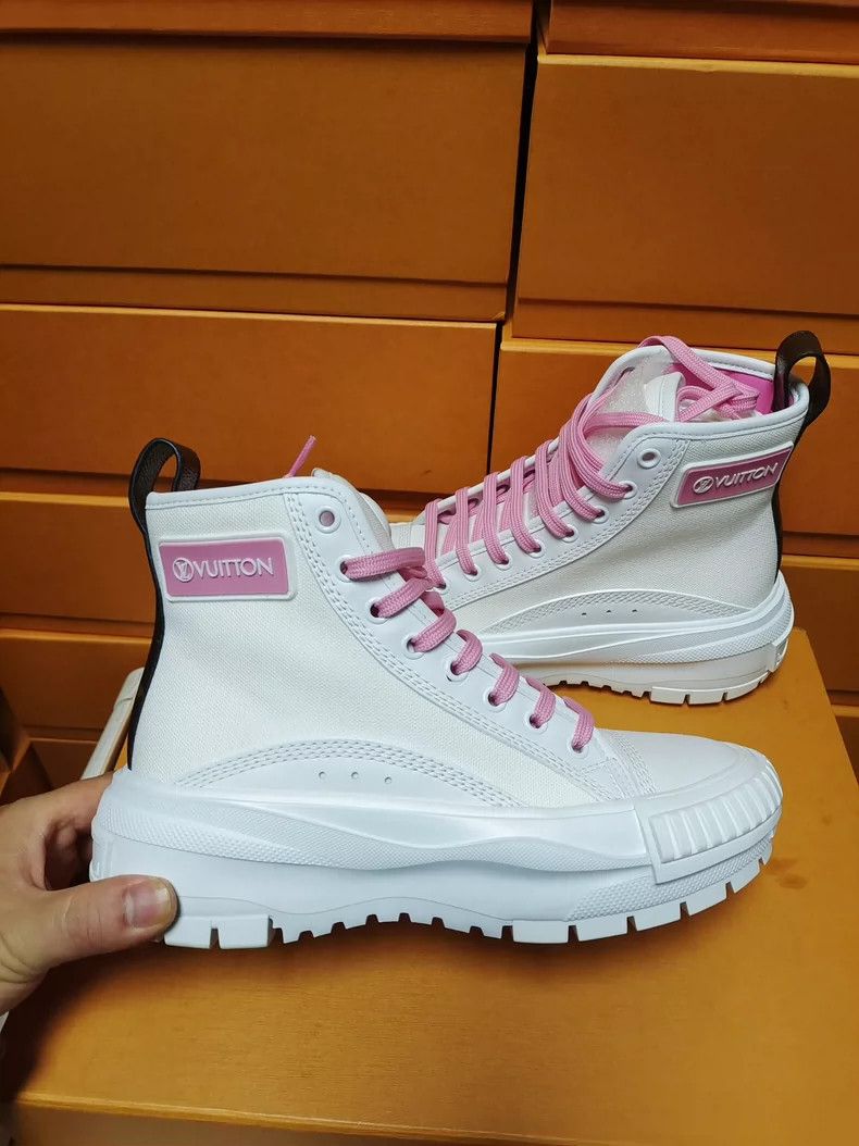 Louis Vuitton LV Women's White Athletic Sneakers Size 34.5 Size US 4 / IT 34 - 2 Thumbnail
