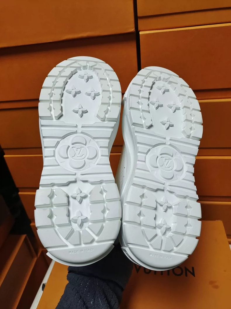 Louis Vuitton LV Women's White Athletic Sneakers Size 34.5 Size US 4 / IT 34 - 9 Thumbnail