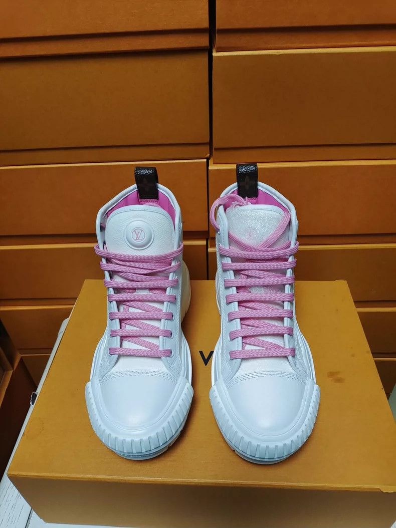 Louis Vuitton LV Women's White Athletic Sneakers Size 34.5 Size US 4 / IT 34 - 3 Thumbnail