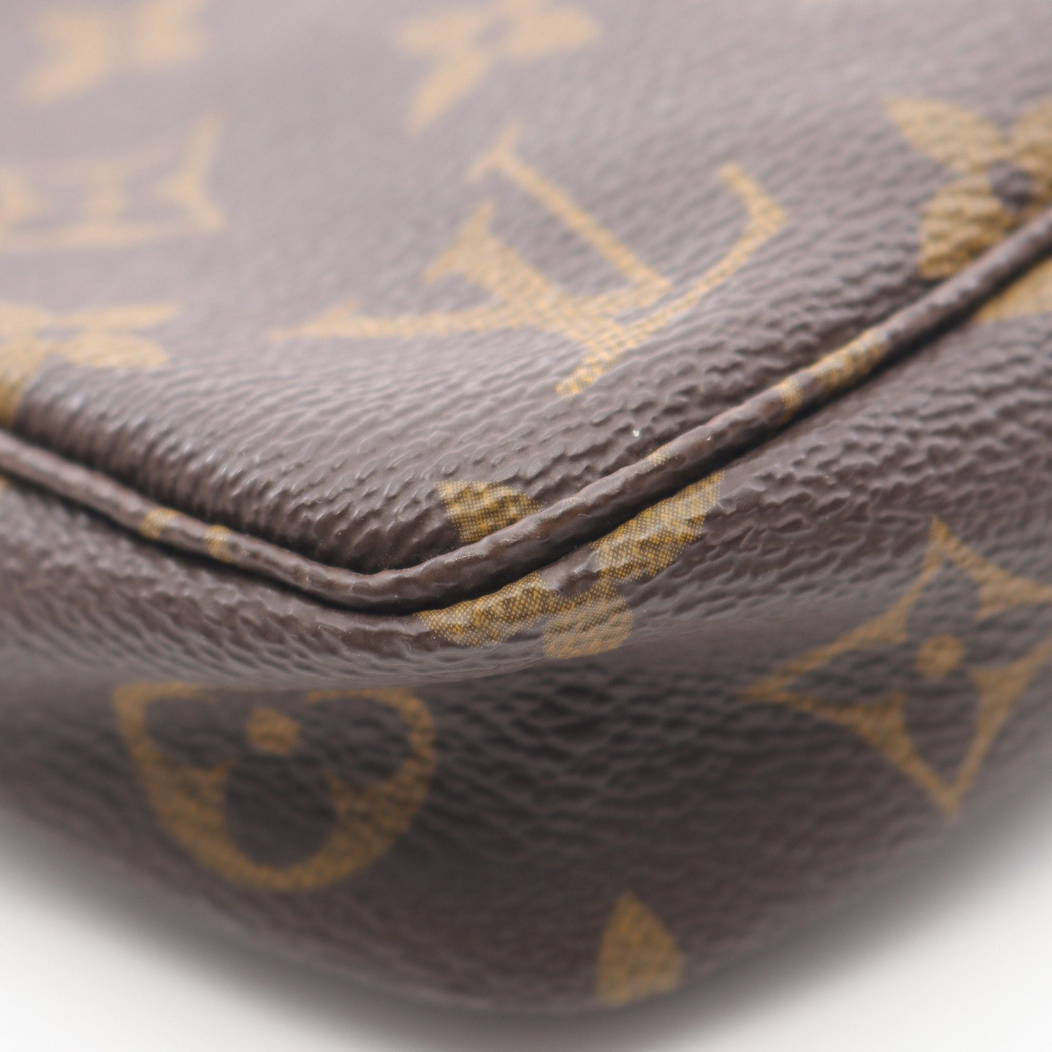 Louis Vuitton Louis Vuitton Pochette Accessoires Monogram Handbag Leather Brown Size ONE SIZE - 9 Thumbnail