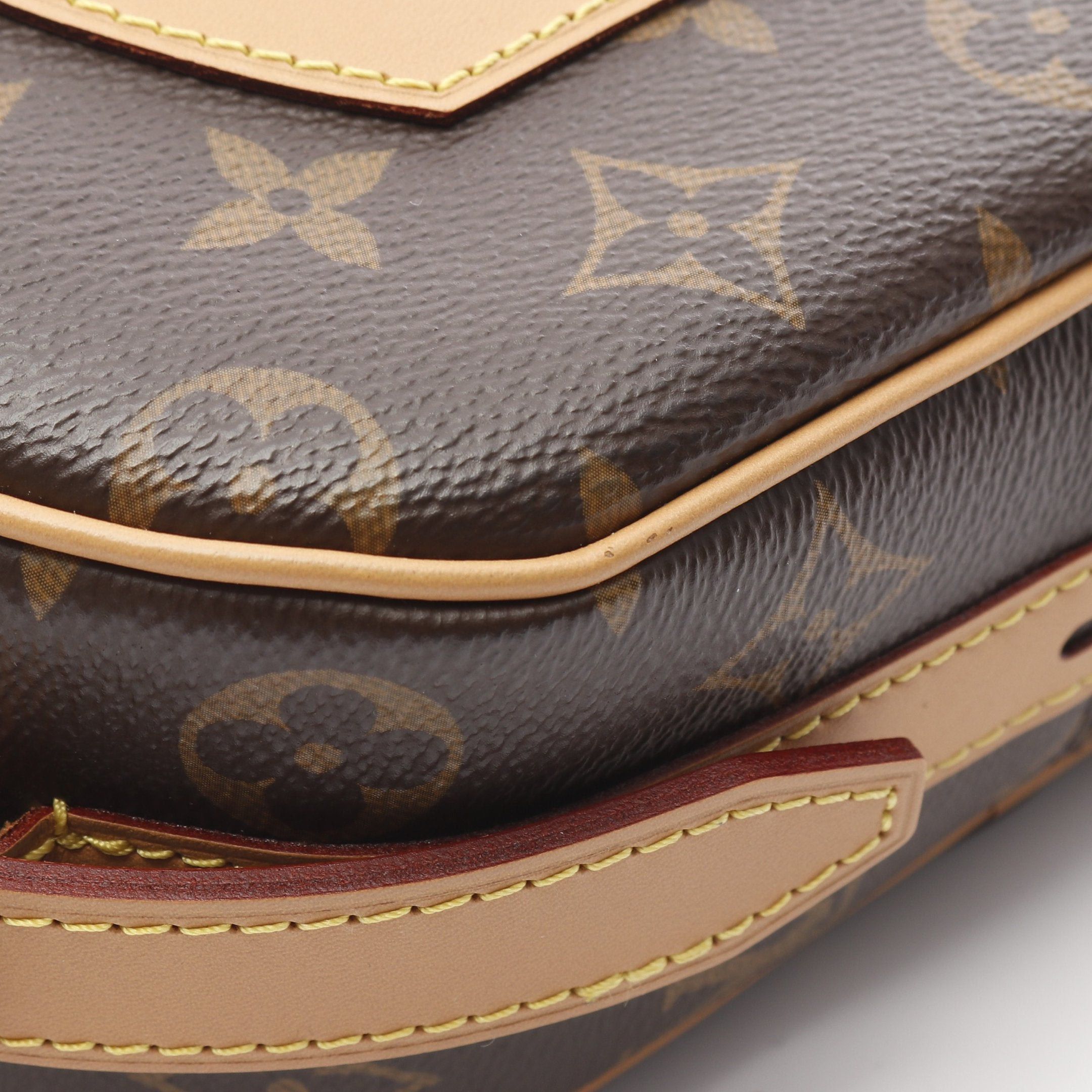 Louis Vuitton Louis Vuitton Boatt Chapeau Supple Mm Monogram Shoulder Bag Leather Brown Size ONE SIZE - 5 Thumbnail