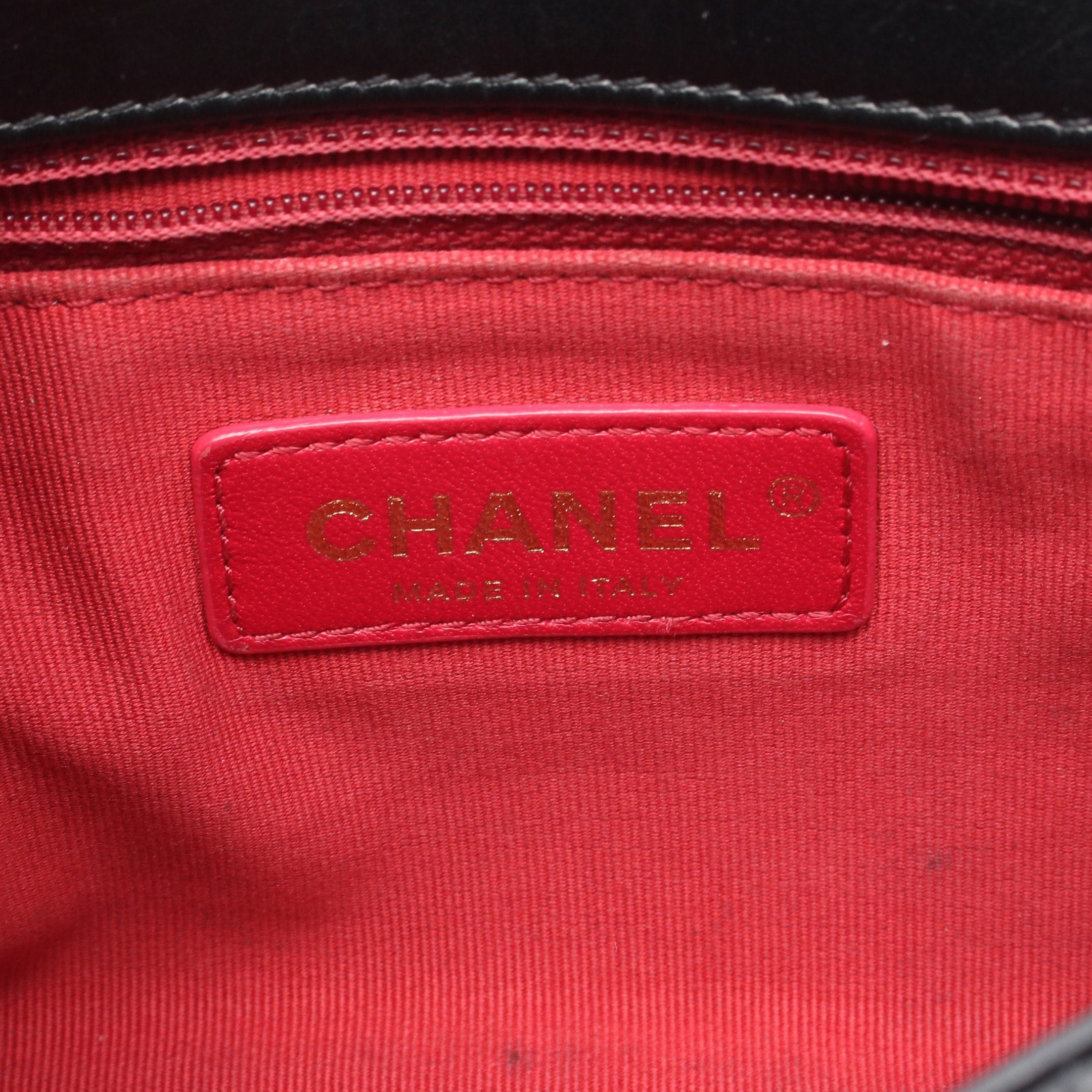 Chanel Chanel Matelasse Chain Shoulder Bag Pearl Decoration Leather Black Gold Hardware Size ONE SIZE - 4 Thumbnail