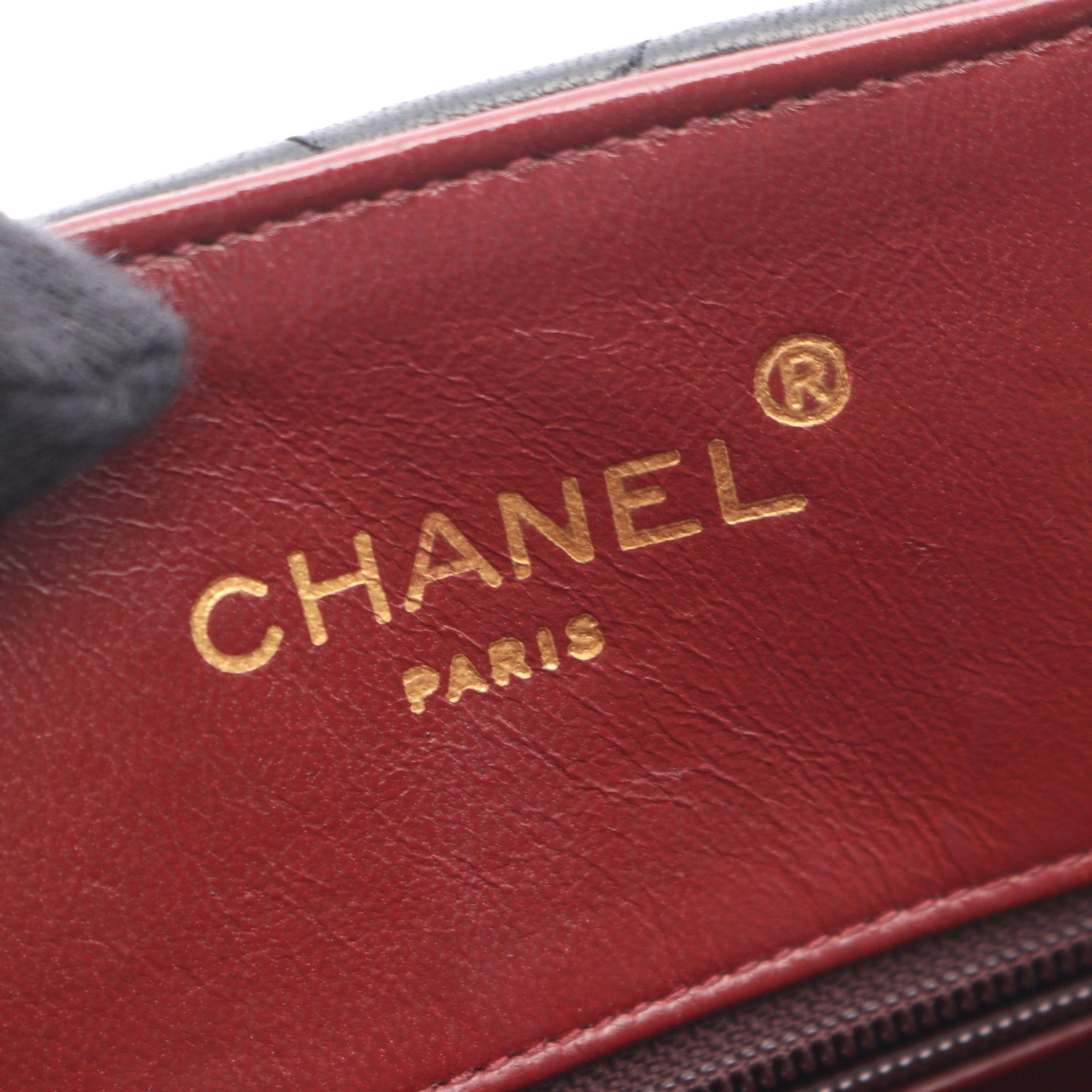 Chanel Chanel Matelasse Chain Shoulder Bag Tote Lambskin Black Gold Hardware Size ONE SIZE - 4 Thumbnail