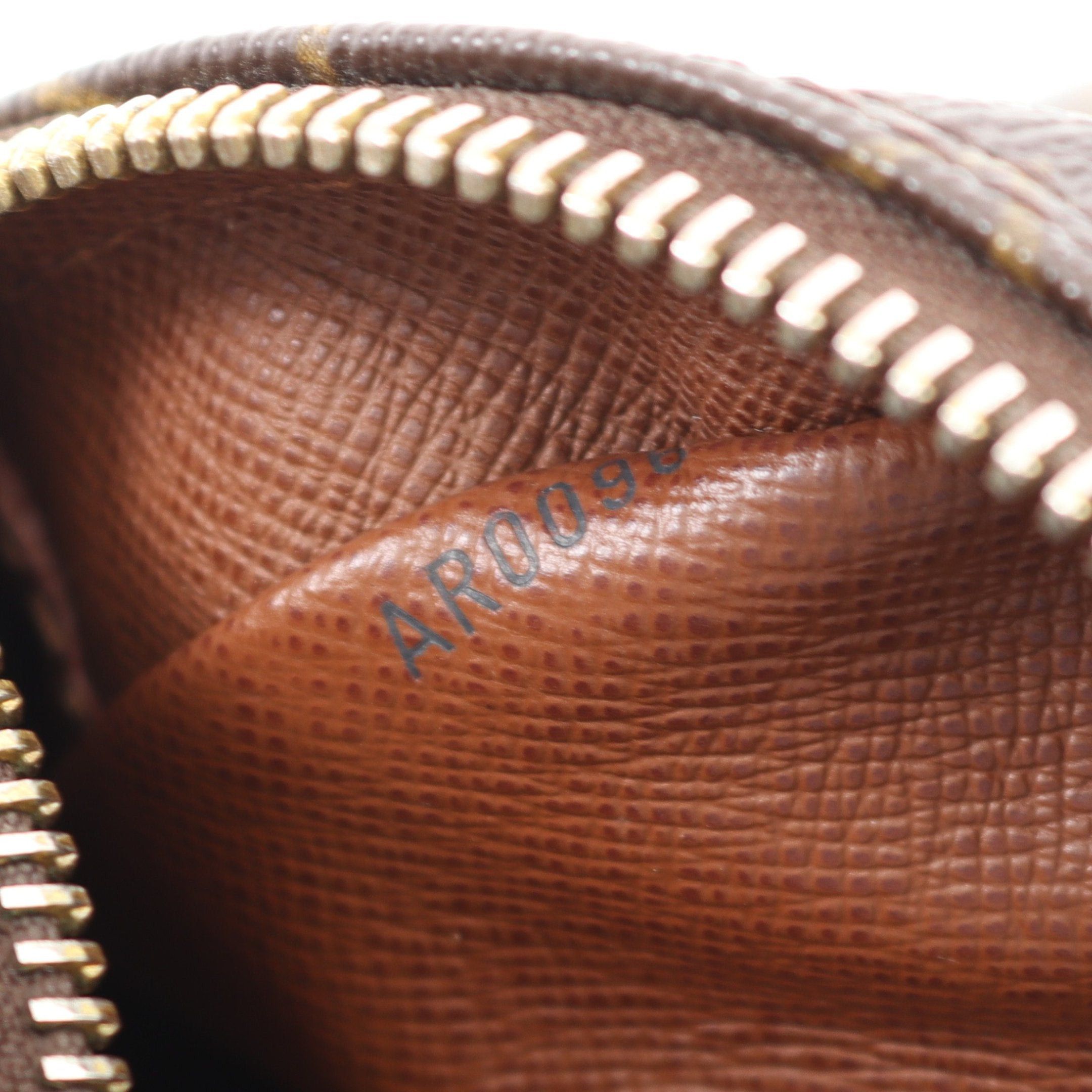 Louis Vuitton Louis Vuitton Nil Monogram Shoulder Bag Leather Brown Size ONE SIZE - 5 Thumbnail