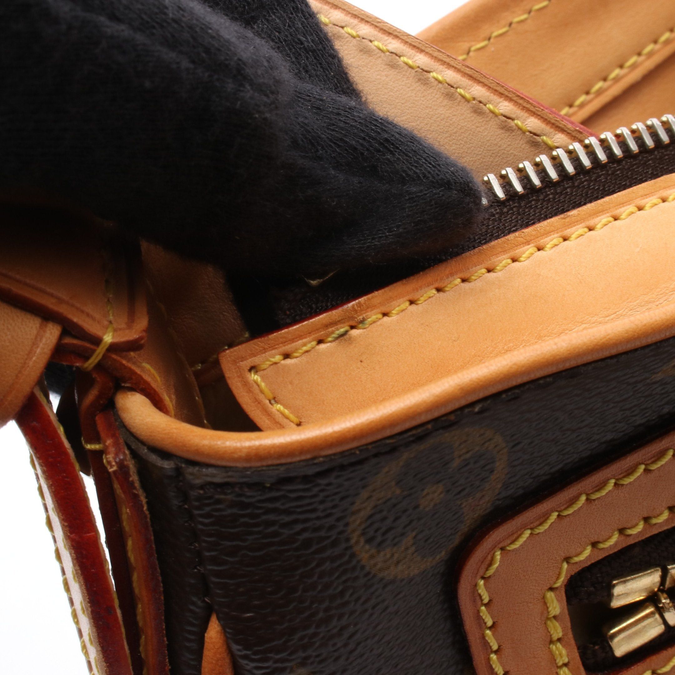 Louis Vuitton Louis Vuitton Hudson Gm Monogram Shoulder Bag Leather Brown Size ONE SIZE - 8 Thumbnail