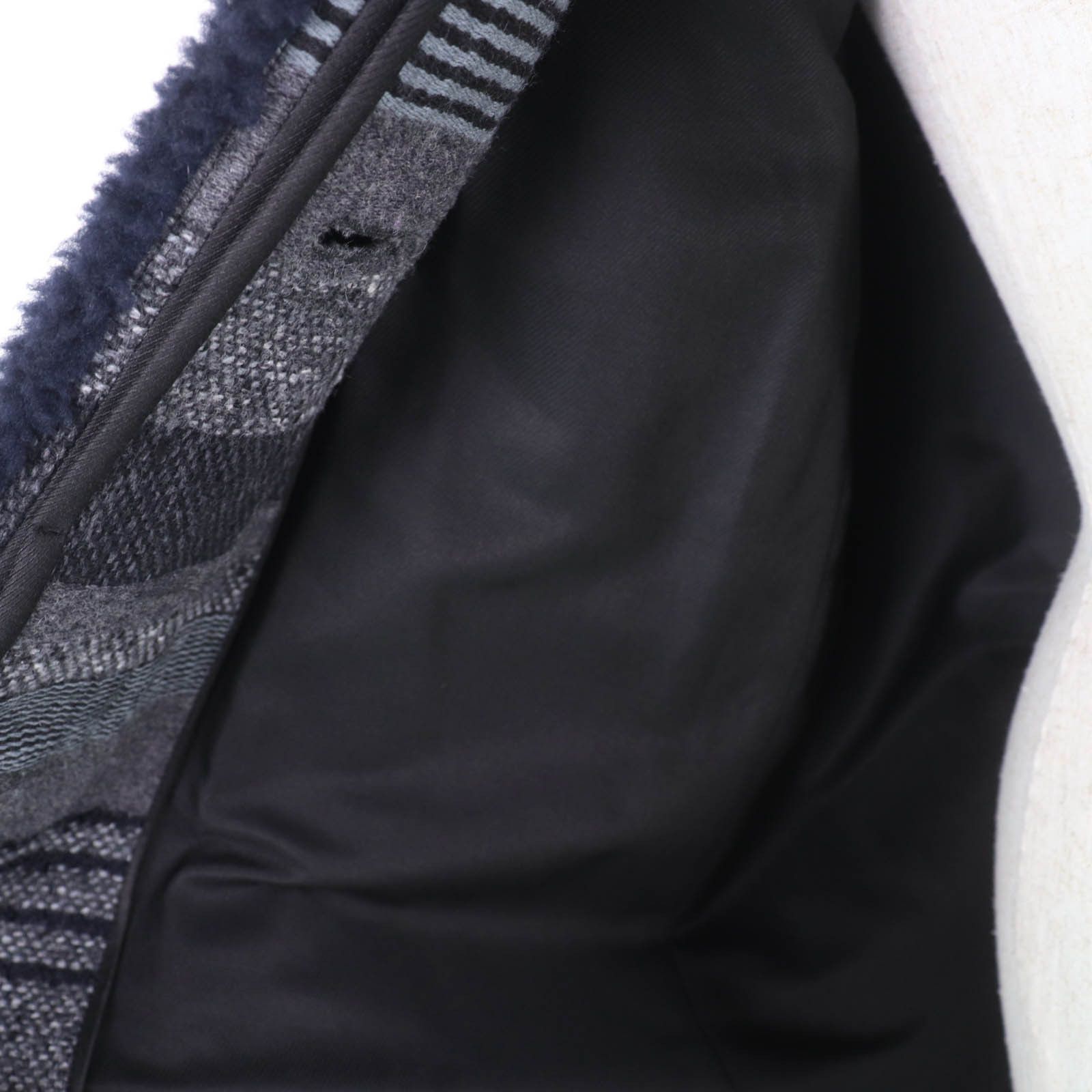 Louis Vuitton Louis Vuitton Louis Vuitton Logo button with lamb fur switching wool coat Others Outerwear DUTY FREE for USA Size ONE SIZE - 5 Thumbnail