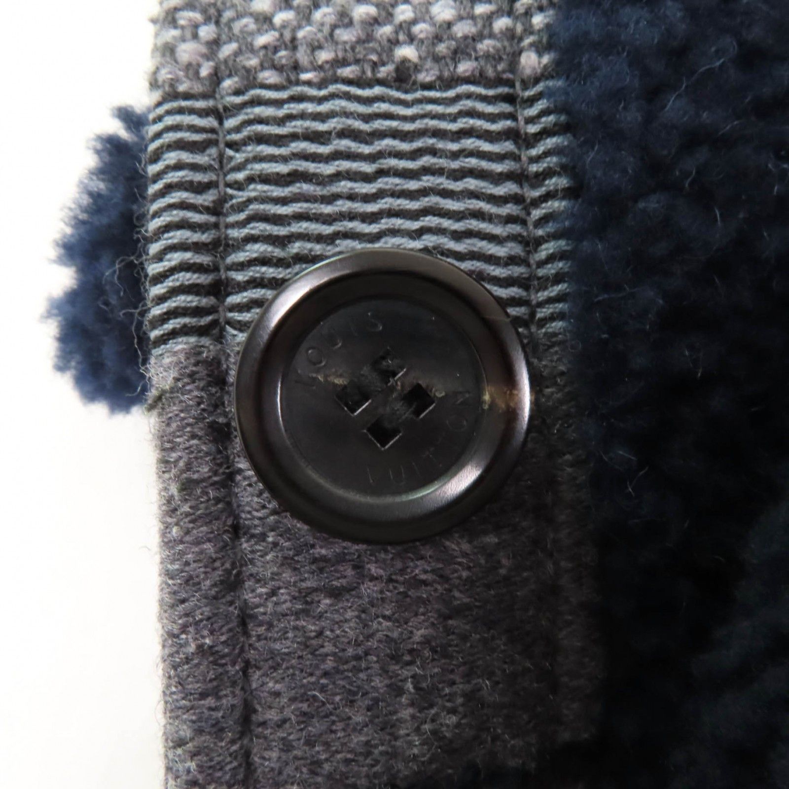 Louis Vuitton Louis Vuitton Louis Vuitton Logo button with lamb fur switching wool coat Others Outerwear DUTY FREE for USA Size ONE SIZE - 7 Thumbnail