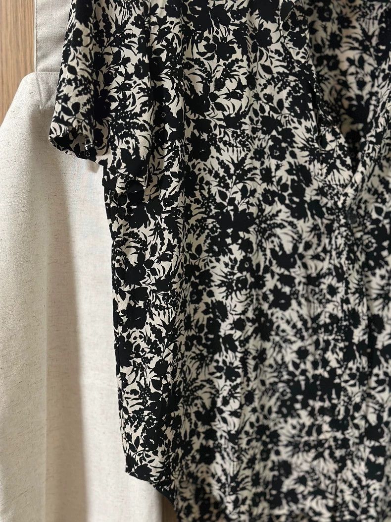 Yves Saint Laurent Yves Saint Laurent Floral Print Short Sleeve Shirt Size US M / EU 48-50 / 2 - 2 Thumbnail