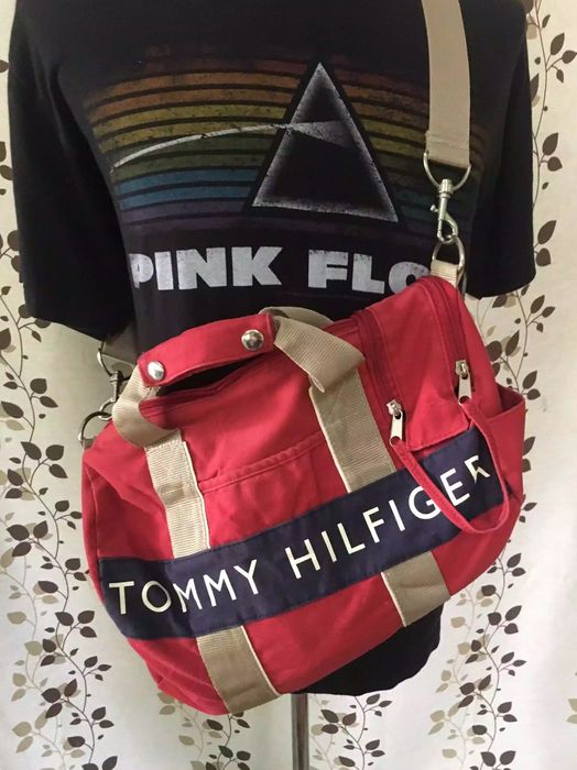 Tommy hilfiger hotsell pink duffle bag