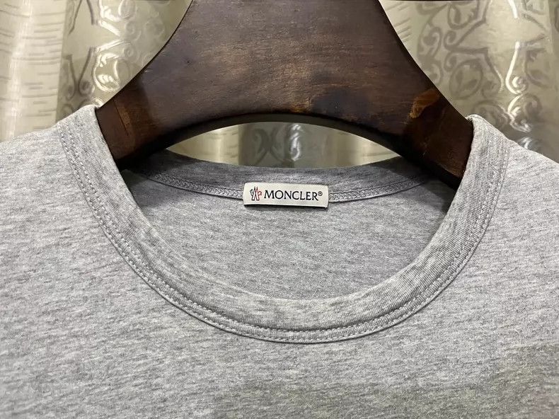 Moncler Moncler Classic Short Sleeve T-Shirt for Summer Size US M / EU 48-50 / 2 - 3 Thumbnail