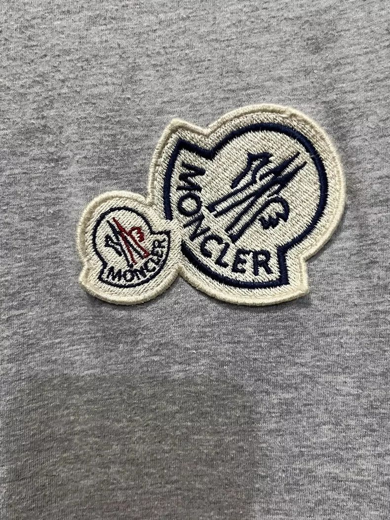 Moncler Moncler Classic Short Sleeve T-Shirt for Summer Size US M / EU 48-50 / 2 - 4 Thumbnail