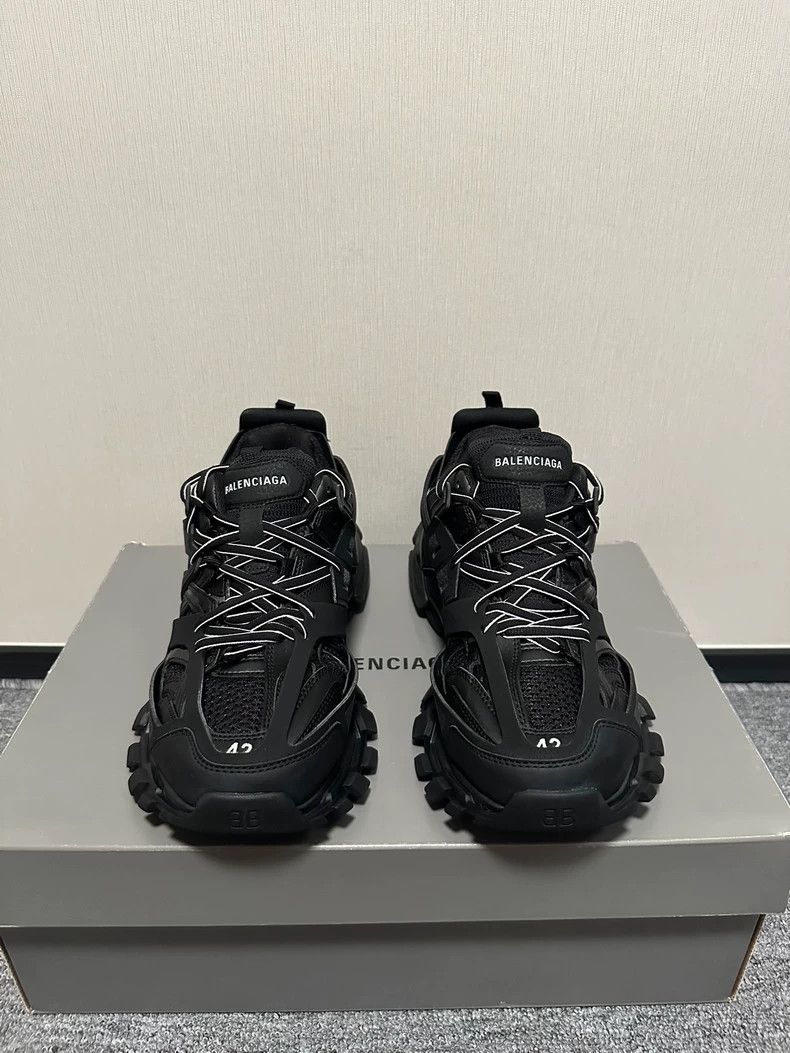 Balenciaga Balenciaga Track Shoes with Complete Accessories Set Size US 9 / EU 42 - 2 Thumbnail
