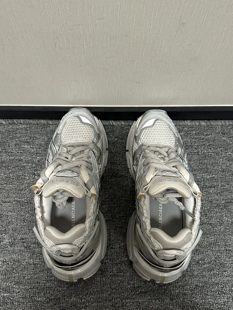 Balenciaga Balenciaga Runner Sneakers Gray Size 36 Size US 5.5 / EU 38 - 4 Thumbnail