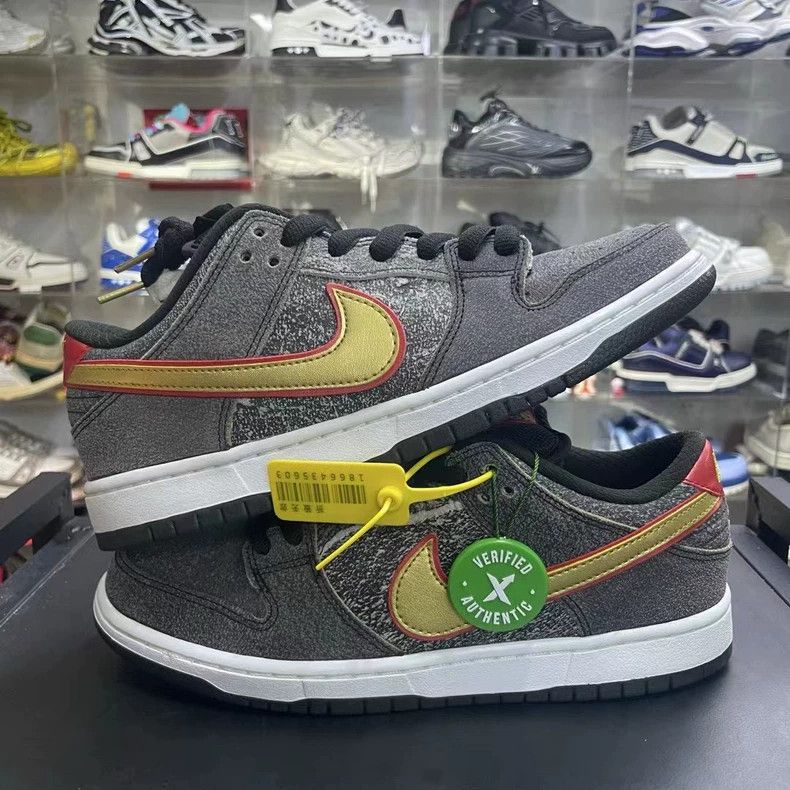 Nike Dunk SB Hu Tong Size 42.5 Sneakers Size US 10.5 / EU 43-44 - 2 Thumbnail