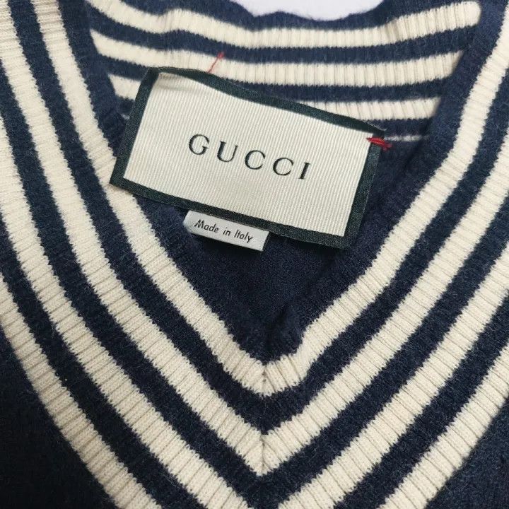 Gucci Gucci Knit Wool V-Neck Sweater with Bee Design Size US M / EU 48-50 / 2 - 3 Thumbnail