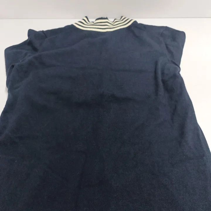 Gucci Gucci Knit Wool V-Neck Sweater with Bee Design Size US M / EU 48-50 / 2 - 6 Thumbnail