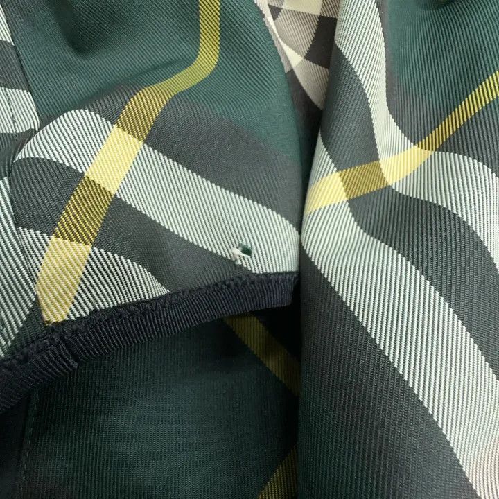 Burberry Burberry Plaid Hooded Jacket for Men Size US L / EU 52-54 / 3 - 4 Thumbnail