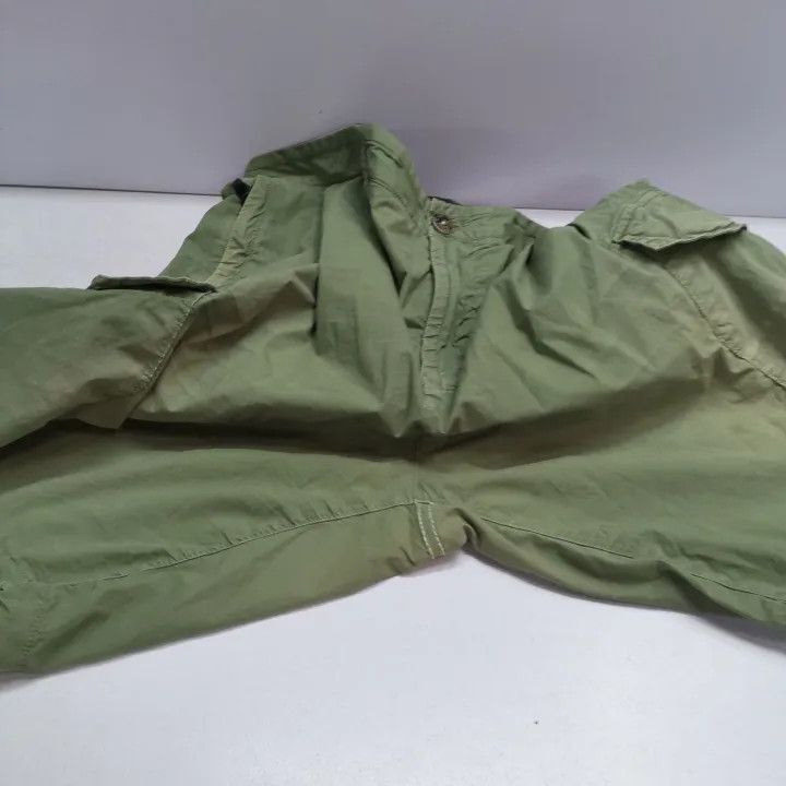 Stone Island Stone Island Breathable Cargo Shorts for Men Size US 40 / EU 56 - 14 Thumbnail