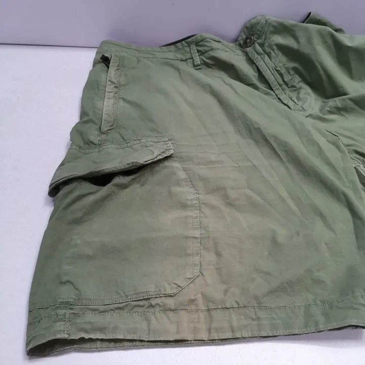 Stone Island Stone Island Breathable Cargo Shorts for Men Size US 40 / EU 56 - 11 Thumbnail