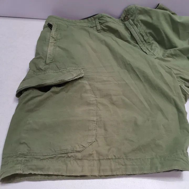 Stone Island Stone Island Breathable Cargo Shorts for Men Size US 40 / EU 56 - 8 Thumbnail