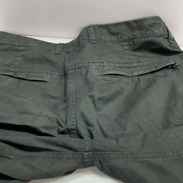 Stone Island Stone Island Black Casual Shorts for Men Size US 32 / EU 48 - 14 Thumbnail