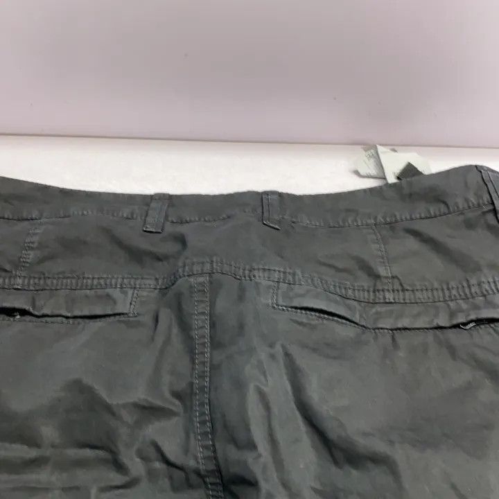 Stone Island Stone Island Black Casual Shorts for Men Size US 32 / EU 48 - 7 Thumbnail