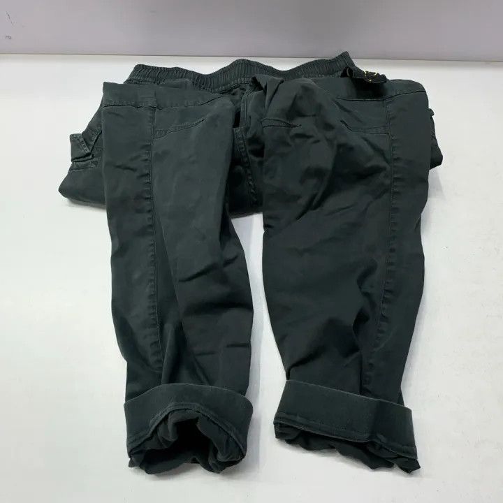 Stone Island Stone Island Black Tapered Cargo Pants for Men Size US 30 / EU 46 - 10 Thumbnail