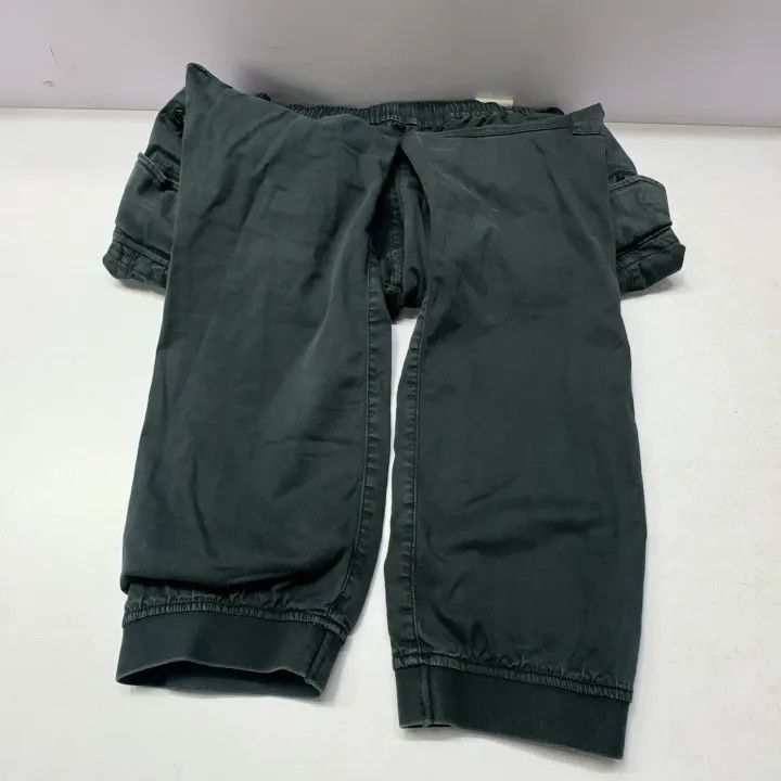 Stone Island Stone Island Black Tapered Cargo Pants for Men Size US 30 / EU 46 - 12 Thumbnail