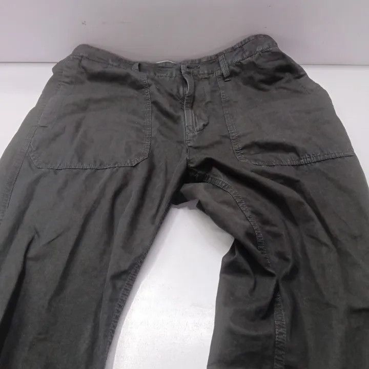 Stone Island Stone Island Relaxed Fit Casual Pants for Men Size US 32 / EU 48 - 9 Thumbnail