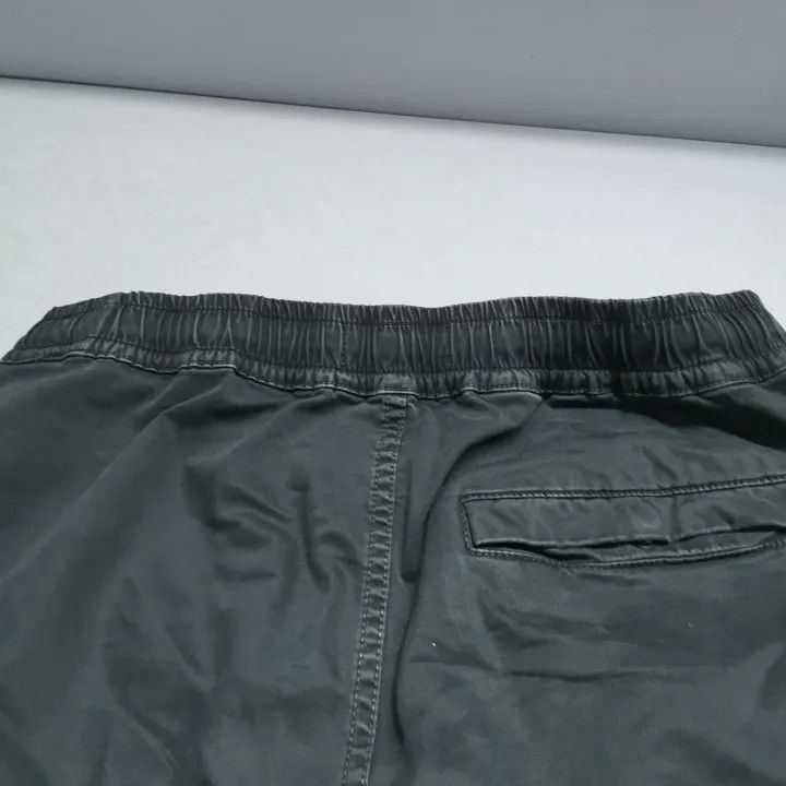 Stone Island Stone Island Black Cargo Pocket Shorts Size US 30 / EU 46 - 8 Thumbnail