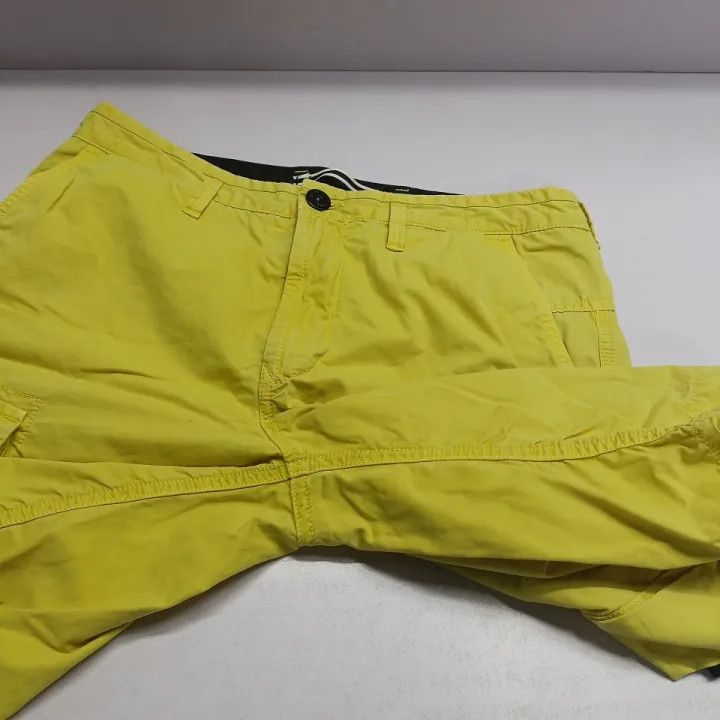 Stone Island Stone Island Yellow Casual Shorts Size US 30 / EU 46 - 12 Thumbnail