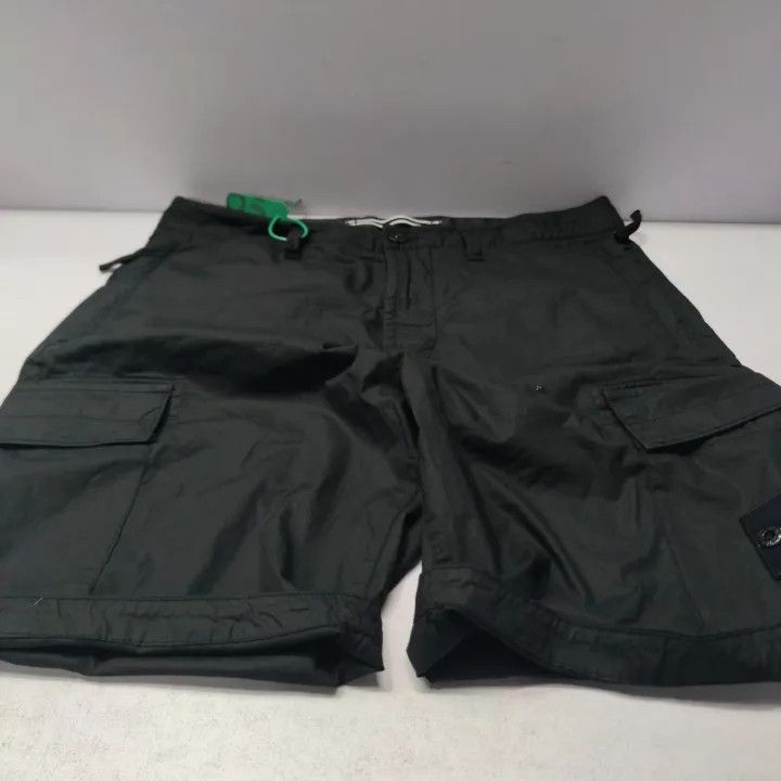 Stone Island Stone Island Black Cargo Bermuda Shorts Size US 32 / EU 48 - 10 Thumbnail