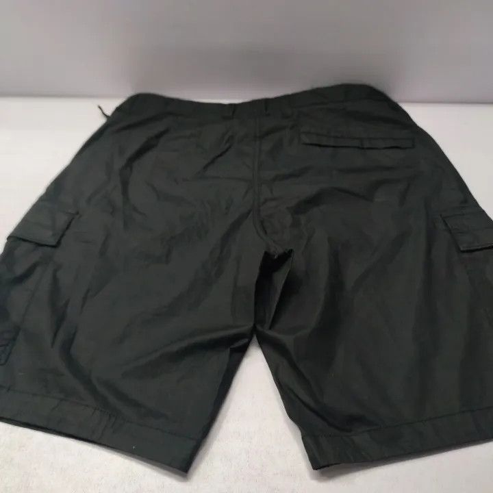 Stone Island Stone Island Black Cargo Bermuda Shorts Size US 32 / EU 48 - 11 Thumbnail