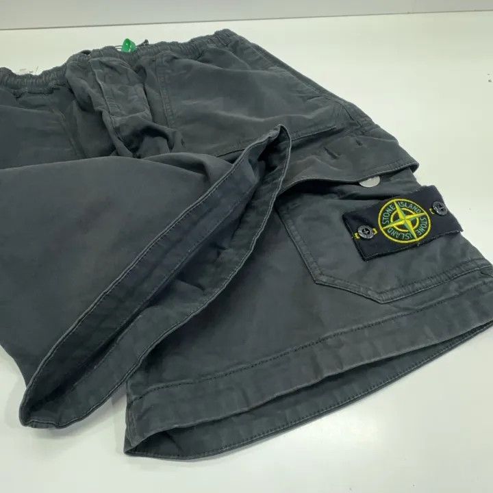 Stone Island Stone Island Black Cargo Shorts with Badge Size US 32 / EU 48 - 10 Thumbnail