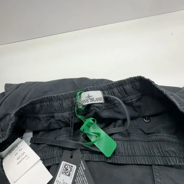 Stone Island Stone Island Black Cargo Shorts with Badge Size US 32 / EU 48 - 8 Thumbnail