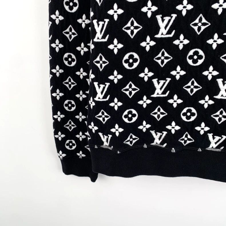 Louis Vuitton louis vuitton black logo long sleeve sweatshirt-dmc Size US L / EU 52-54 / 3 - 4 Thumbnail