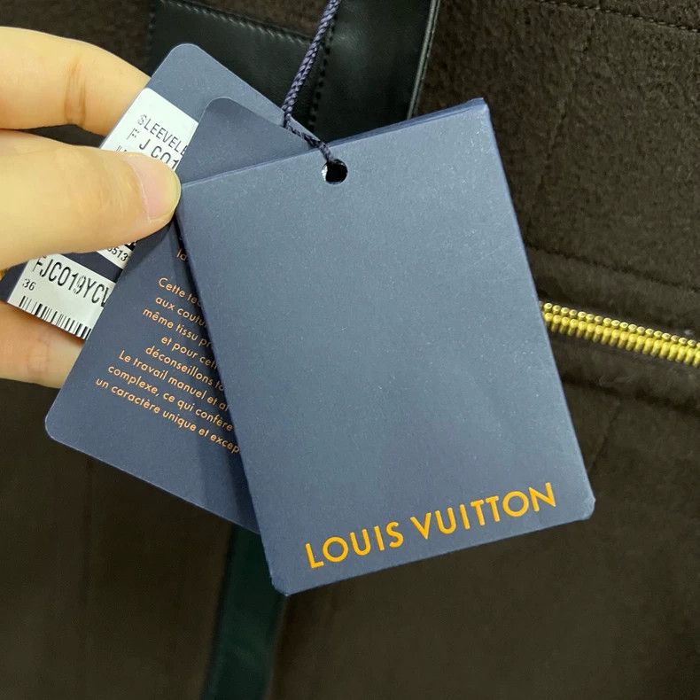 Louis Vuitton louis vuitton sleeveless zip coat with tassels-dmc Size US S / EU 44-46 / 1 - 7 Thumbnail