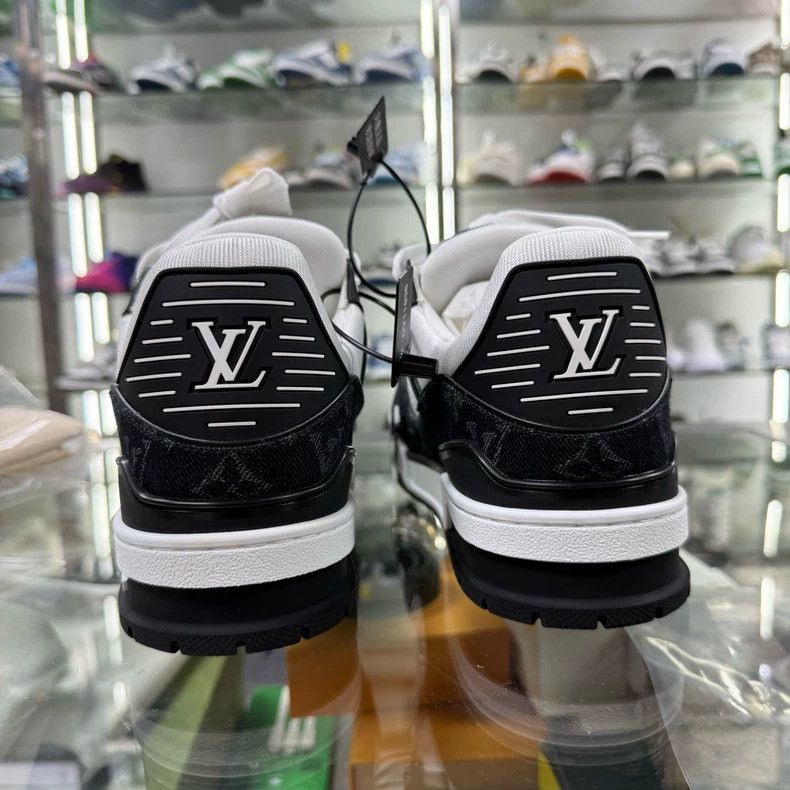 Louis Vuitton louis vuitton lv trainer sneakers black white-dmc Size US 8.5 / EU 41-42 - 4 Thumbnail