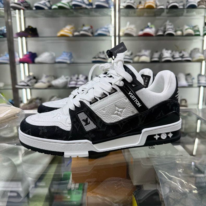 Louis Vuitton louis vuitton lv trainer sneakers black white-dmc Size US 8.5 / EU 41-42 - 2 Thumbnail
