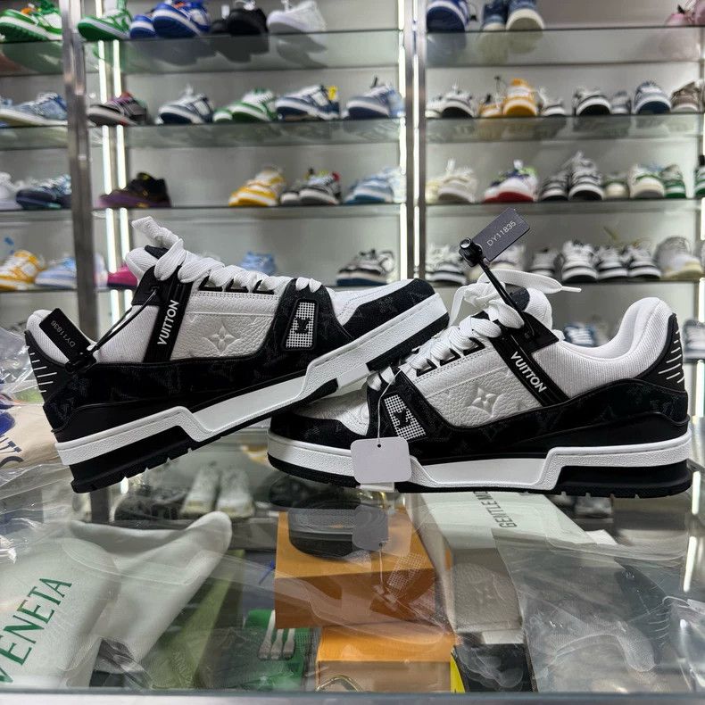 Louis Vuitton louis vuitton lv trainer sneakers black white-dmc Size US 8.5 / EU 41-42 - 5 Thumbnail