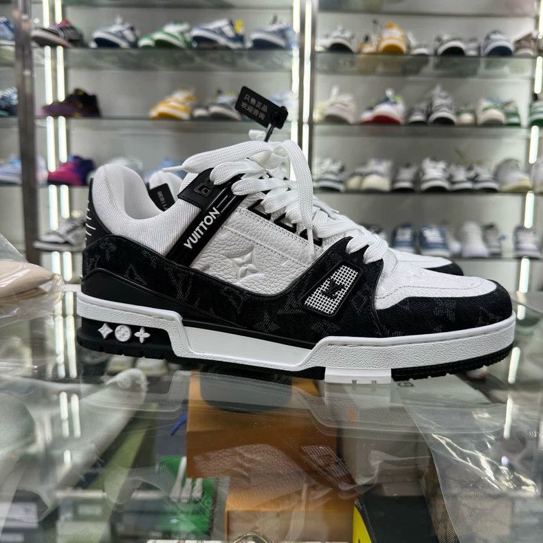 Louis Vuitton louis vuitton lv trainer sneakers black white-dmc Size US 8.5 / EU 41-42 - 3 Thumbnail