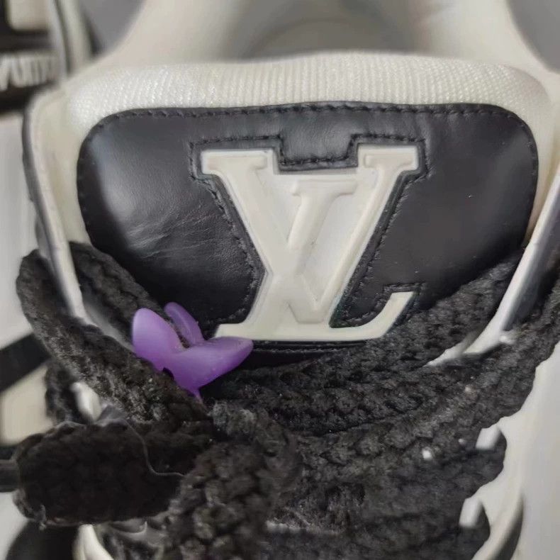 Louis Vuitton lv panda black and white trainer shoes-dmc Size US 10.5 / EU 43-44 - 4 Thumbnail