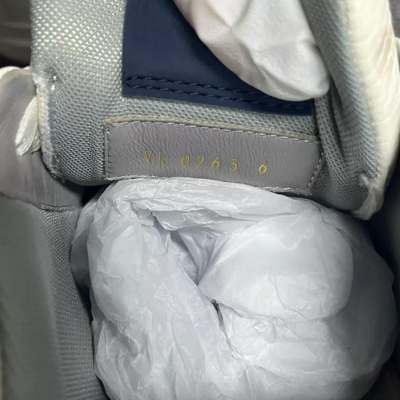 Louis Vuitton louis vuitton low-top signature sneakers-dmc Size US 6 / EU 39 - 4 Thumbnail