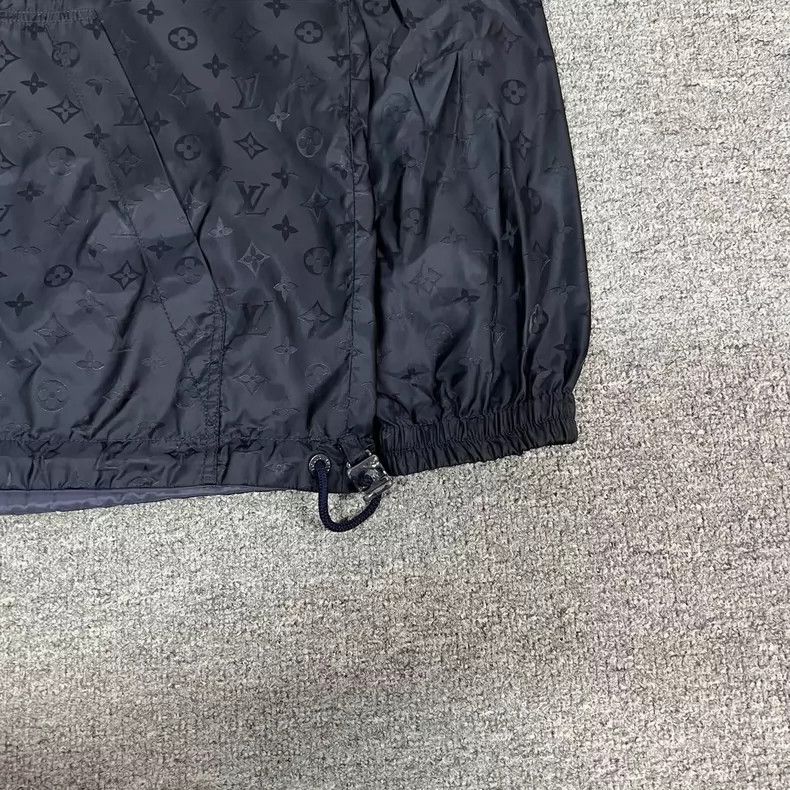 Louis Vuitton louis vuitton logo patterned hooded jacket-dmc Size US L / EU 52-54 / 3 - 5 Thumbnail