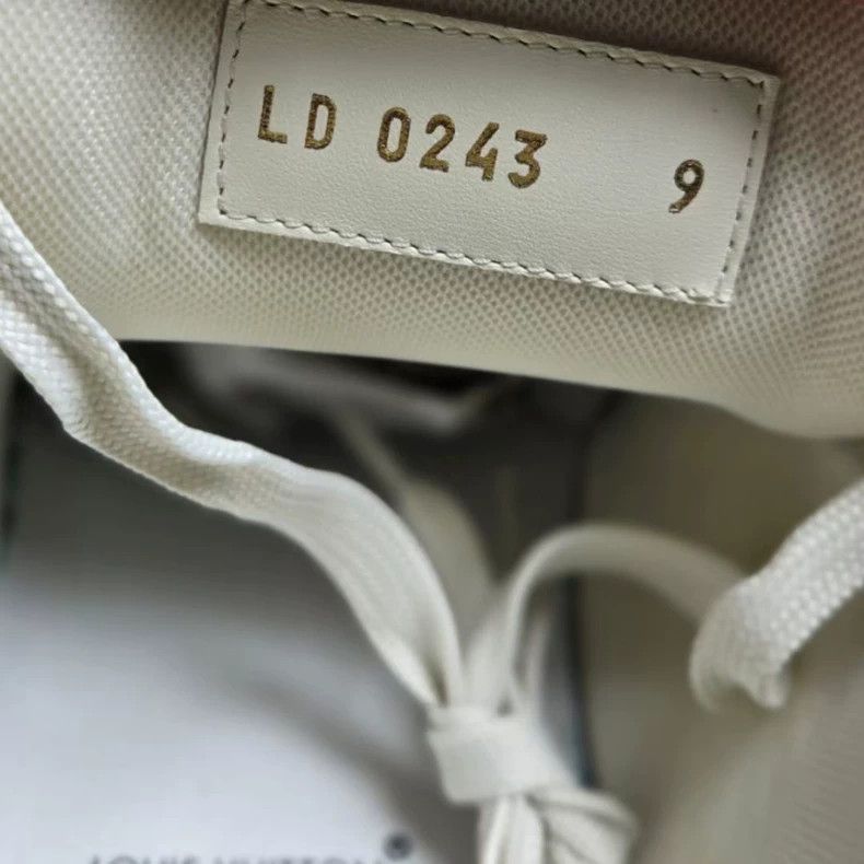 Louis Vuitton louis vuitton green and white trainers-dmc Size US 9 / EU 42 - 8 Thumbnail