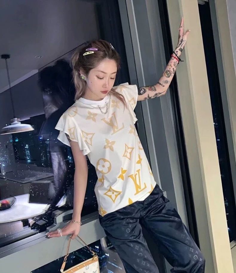 Louis Vuitton louis vuitton beige logo cotton t-shirt-dmc Size US S / EU 44-46 / 1 - 9 Thumbnail